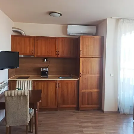 Sunrise View With Free And Bottle Of Wine In Cornelia Deluxe Residence, Free Parking Apartman