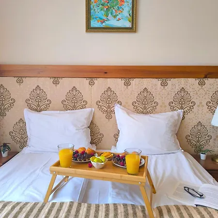 Apartman Sunrise View With Free And Bottle Of Wine In Cornelia Deluxe Residence, Free Parking