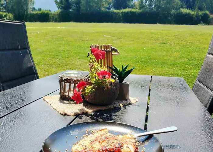 Apartman Sunrise View With Free And Bottle Of Wine In Cornelia Deluxe Residence, Free Parking