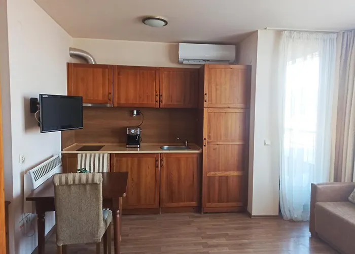 Sunrise View With Free And Bottle Of Wine In Cornelia Deluxe Residence, Free Parking Apartman