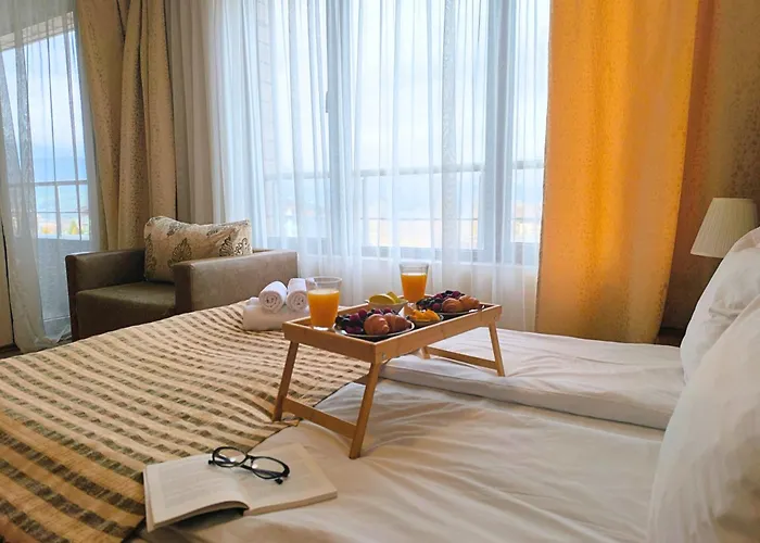 Apartman Sunrise View With Free And Bottle Of Wine In Cornelia Deluxe Residence, Free Parking *