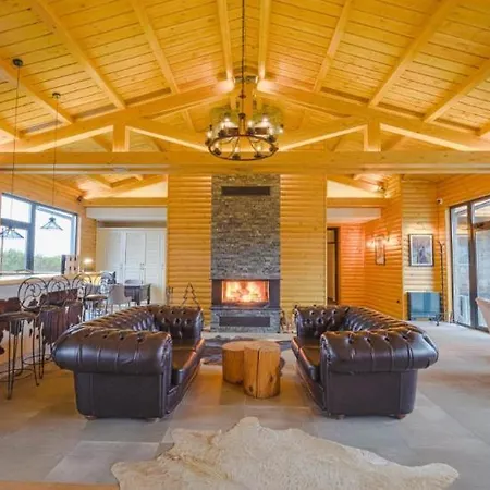 Sunrise View With Free And Bottle Of Wine In Cornelia Deluxe Residence, Free Parking Apartament Bansko