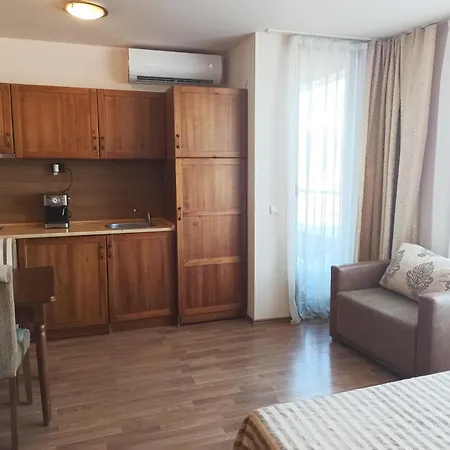 Sunrise View With Free And Bottle Of Wine In Cornelia Deluxe Residence, Free Parking Apartament Bansko