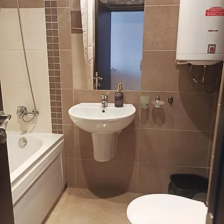 Sunrise View With Free And Bottle Of Wine In Cornelia Deluxe Residence, Free Parking Bansko