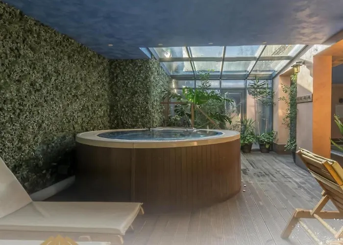 Lägenhet Sunrise View With Free And Bottle Of Wine In Cornelia Deluxe Residence, Free Parking *